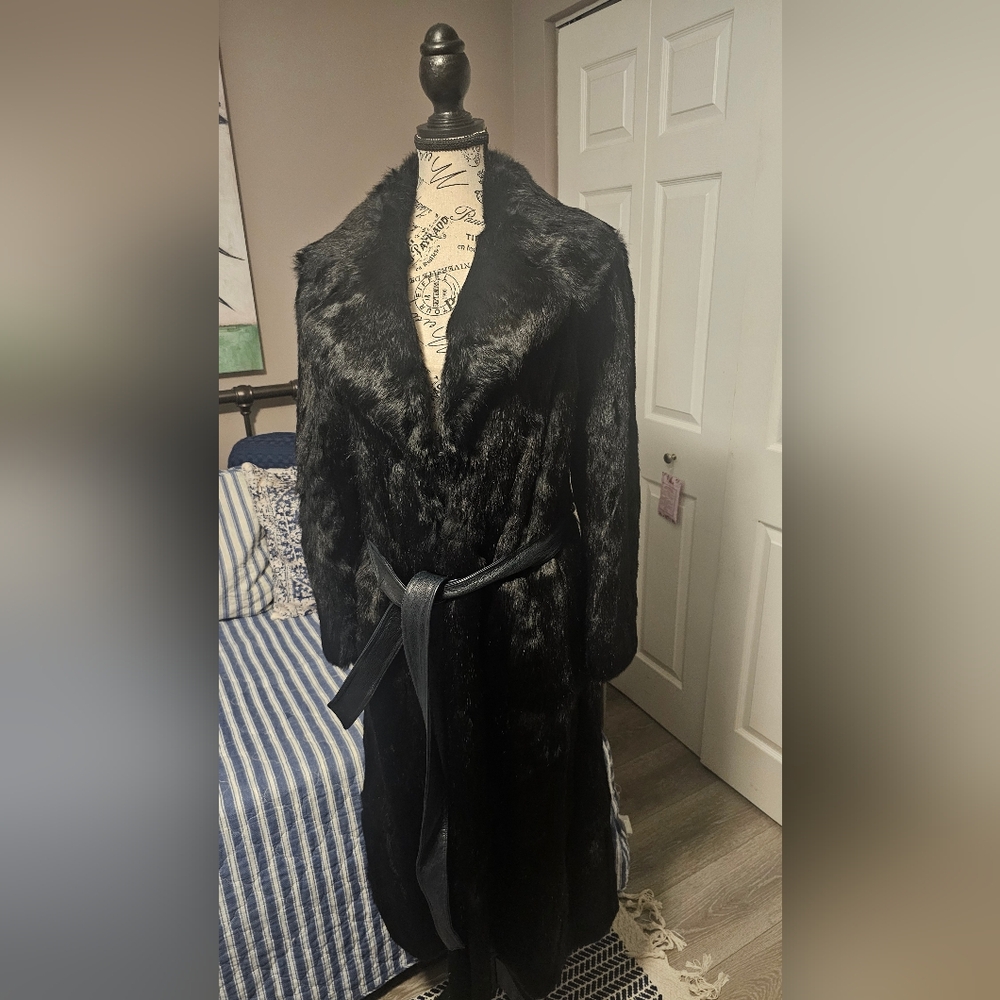 Luxurious Black Mink Fur Coat